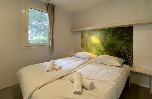 Dordtse Biesbosch Chalet De Esquí | Chalet with 2 bedrooms, a terrace and a hottub
