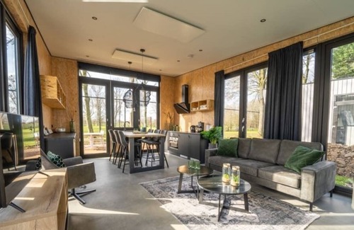 Kerkdriel Chalet De Esquí | Chalet with 2 bedrooms and a terrace