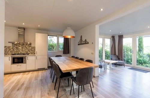 Langeberg Casa | Chalet with 5 bedrooms, 2 bathrooms and traditional sauna