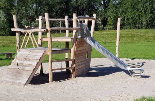 Tzummarum Chalet De Esquí | Acogedor chalet con microondas combinado, cerca del mar de Wadden