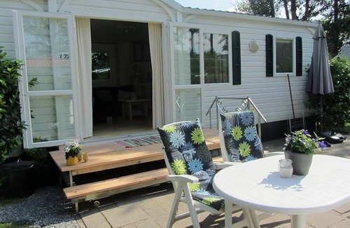 Tzummarum Chalet De Esquí | Acogedor chalet con microondas combinado, cerca del mar de Wadden