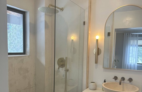 South Lake Tahoe Cabina | Chalet with amazing views! Close to golf, skiing, lake and hiking/biking trials.
