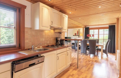 Langeberg Casa | Chalet with an open-plan kitchen and dishwasher