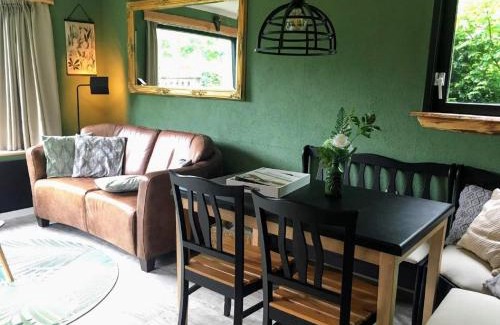 Garderen Chalet De Esquí | Chalet with balcony in Veluwe, cleaning included
