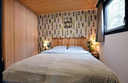 Garderen Chalet De Esquí | Chalet with balcony in Veluwe, cleaning included