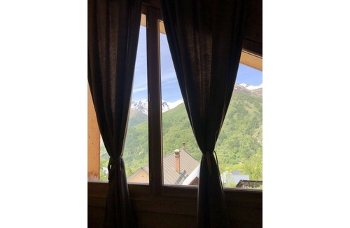 Valloire Chalet De Esquí | Chalet with nice view, garden and hot tub. Ideal for skiing and cycling!