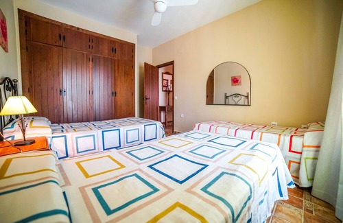 Barrio Nuevo Casa | CHALET CON PISCINA EN CONIL