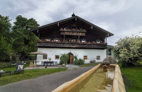 Taxenbach Chalet De Esquí | Chalet "Wolfbachgut" con vistas a la montaña y sauna