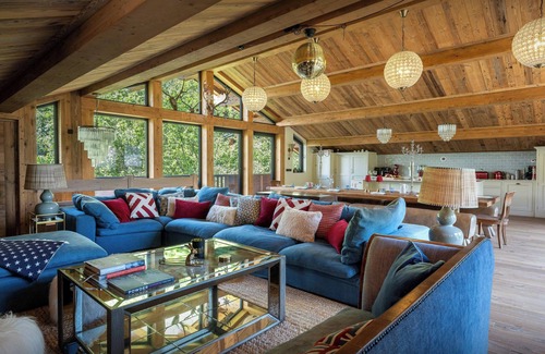 Seez Chalet De Esquí | Chalet Wonderland - Luxury chalet for 13 with summer pool - OVO Network