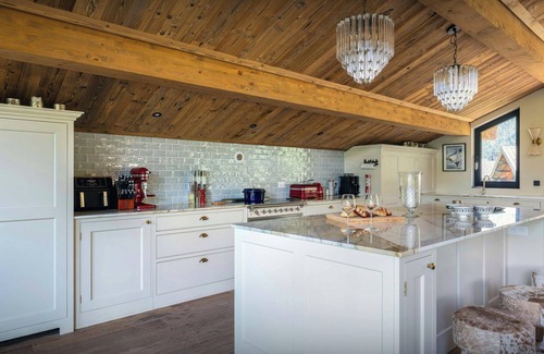 Seez Chalet De Esquí | Chalet Wonderland - Luxury chalet for 13 with summer pool - OVO Network