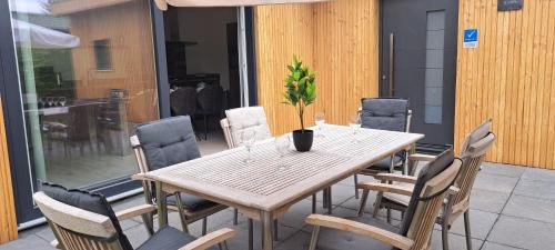 Heinkenszand Chalet De Esquí | Chalet Zeeland 6p omheinde tuin, hond welkom VP084