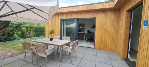 Heinkenszand Chalet De Esquí | Chalet Zeeland 6p omheinde tuin, hond welkom VP084