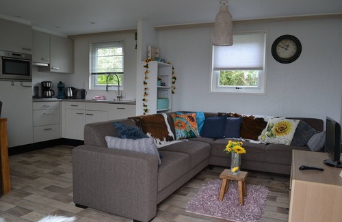 Serooskerke Chalet De Esquí | Chalet Zonnebloem es un chalet para 6 personas con mucha privacidad en un parque tranquilo.