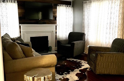 Youngstown Casa | ChaletHollywood~ Entire house access