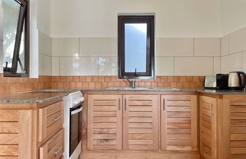 Mahe Island Apartamento | Chalets Bougainville Upper floor Apartment with Ocean View