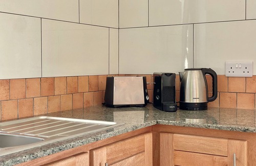Mahe Island Apartamento | Chalets Bougainville Upper floor Apartment with Ocean View