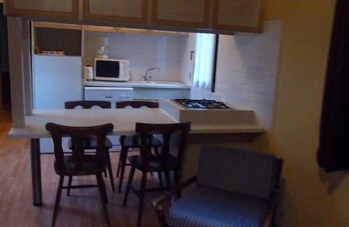 Pertheville-Ners Chalet De Esquí | CASA 3 a Pertheville Ners en el campo con arbolado 2 ha