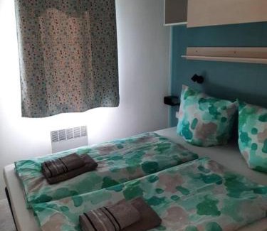 Seekirchen am Wallersee Apartamento | CHALETS MERCURE am Wallersee zum Vermieten
