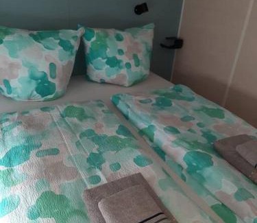 Seekirchen am Wallersee Apartamento | CHALETS MERCURE am Wallersee zum Vermieten