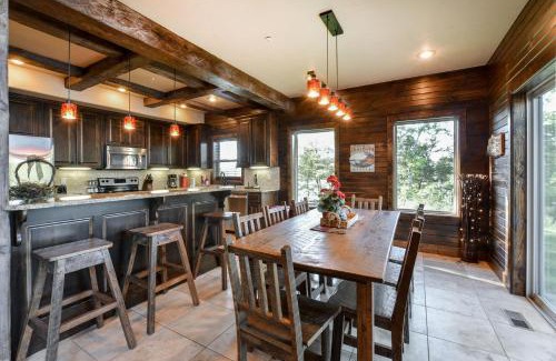 Lampe Casa | Chalets Resort Luxury Lakefront Villa Amazing View 2 Pools Free Amenities Dock