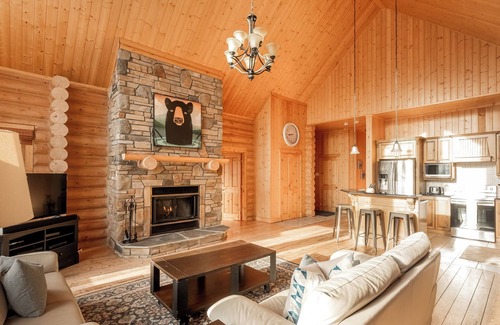 Mille-Isles Chalet De Esquí | ChaletsOasis Luxury Log Home Deer6 con jacuzzi privado cerrado durante toda la temporada