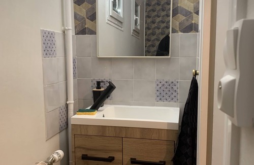 Chateauroux Casa | Chaleureuse Maison, Quartier Calme Hôpital
