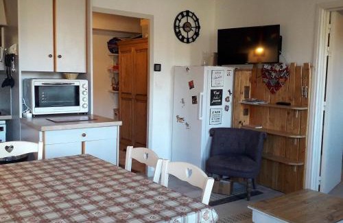 Villard-de-Lans Apartamento | Chaleureux 2 pièces cabine rénové - Centre village, proche commerces et ski - FR-1-689-32