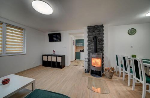 Cervene Janovice Casa | Chaloupka u jezera pod smrkem