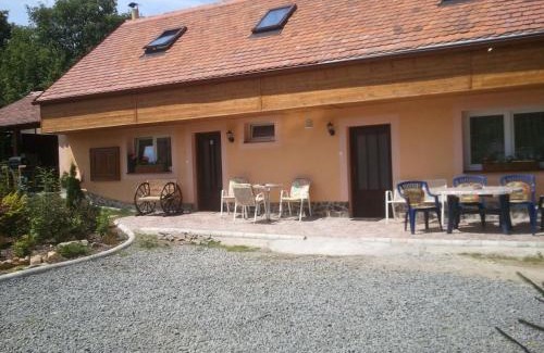 Sedlec-Prcice Apartamento | Chalupa, 3x apartmány, 11 lůžek.