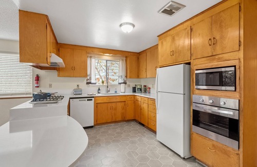 University Place Casa | Chambers Bay Golf House in University Place, WA