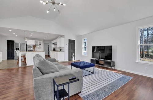 Chamblee Casa | Chamblee Retreat 3BR Home w Spacious Porch