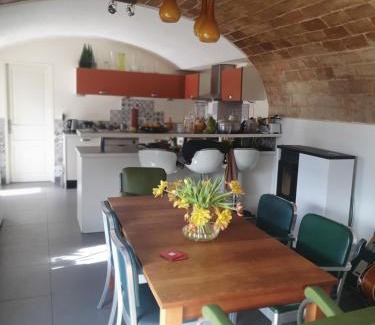 Saint-Martin-de-la-Brasque Casa | Chambre chez l'habitant avec piscine et cuisine d'été