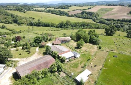 Aurignac Cama Y Desayuno | Chambre à la Ferme BANZAÏ - Face aux Pyrénées AURIGNAC