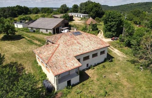 Aurignac Cama Y Desayuno | Chambre à la Ferme BANZAÏ - Face aux Pyrénées AURIGNAC