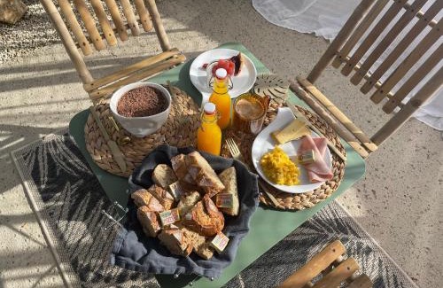 Souvigny Cama Y Desayuno | Chambre élégante avec terrasse