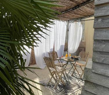 Souvigny Cama Y Desayuno | Chambre élégante avec terrasse