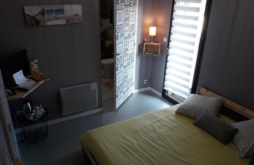 Ver-sur-Mer Cama Y Desayuno | Chambre 150m des plage