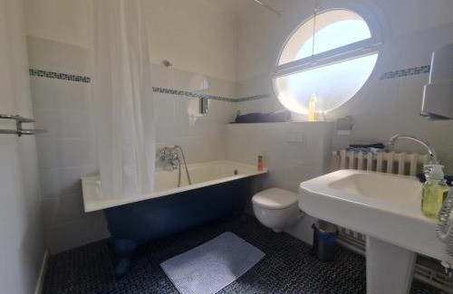 Labouheyre Casa | Chambre 2 Bleue - WIFI - Proche gare