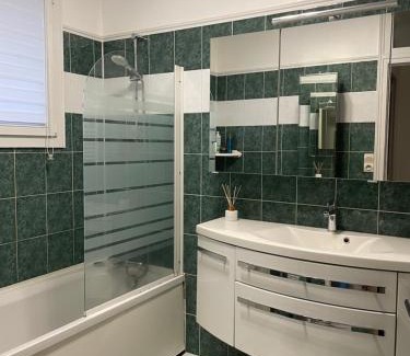 Guecelard Casa | Chambre 24h Le Mans