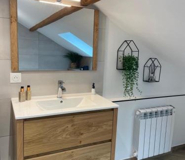 Guecelard Casa | Chambre 24h Le Mans