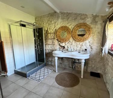 Bardenac Casa | Chambre 35 m2 spacieuse calme avec piscine Sud Charente