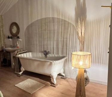 Bardenac Casa | Chambre 35 m2 spacieuse calme avec piscine Sud Charente