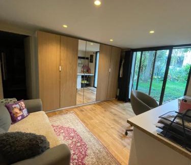 Antony Casa | Chambre Atelier sur jardin