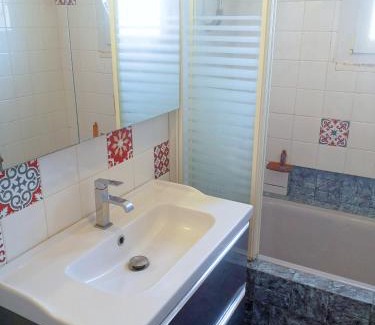 Saint-Pol-de-Leon Casa | Chambre au calme et simple, cuisine à dispo