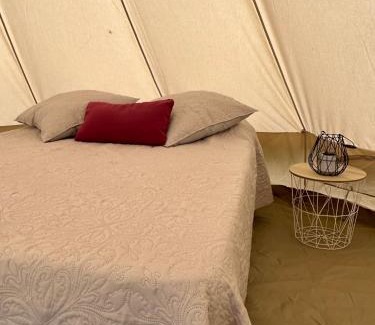 Eguzon-Chantome Otro | Chambre au jardin Tente de charme