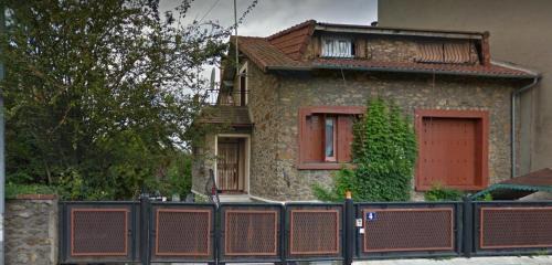 Villeneuve-le-Roi Casa | Chambre avec balcon dans charmante maison prêt d' aéroport d'Orly et proche paris