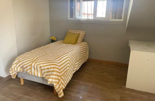 Villeneuve-le-Roi Casa | Chambre avec balcon dans charmante maison prêt d' aéroport d'Orly et proche paris