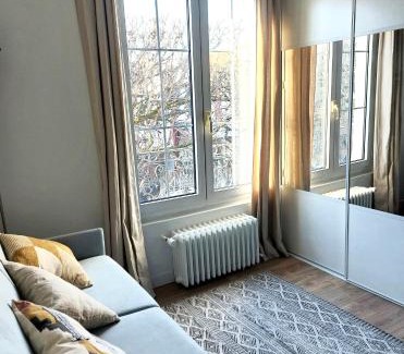 Rueil-Malmaison Casa | Chambre avec mezzanine dans une maison d'artiste