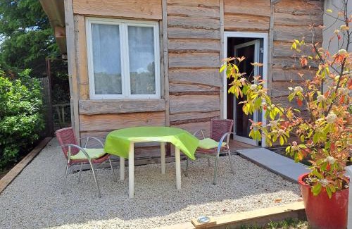 Rognes Cama Y Desayuno | Chambre basilic 2p, 2 nuits max, dans petit chalet 6km du festival de piano de la roque d'anthéron