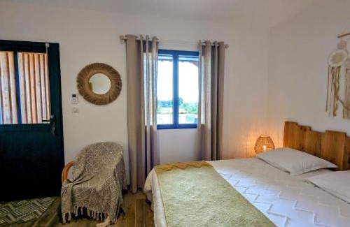 Faverolles Cama Y Desayuno | Chambre Bohème avec piscine chauffée et Wi-Fi gratuit - FR-1-591-704